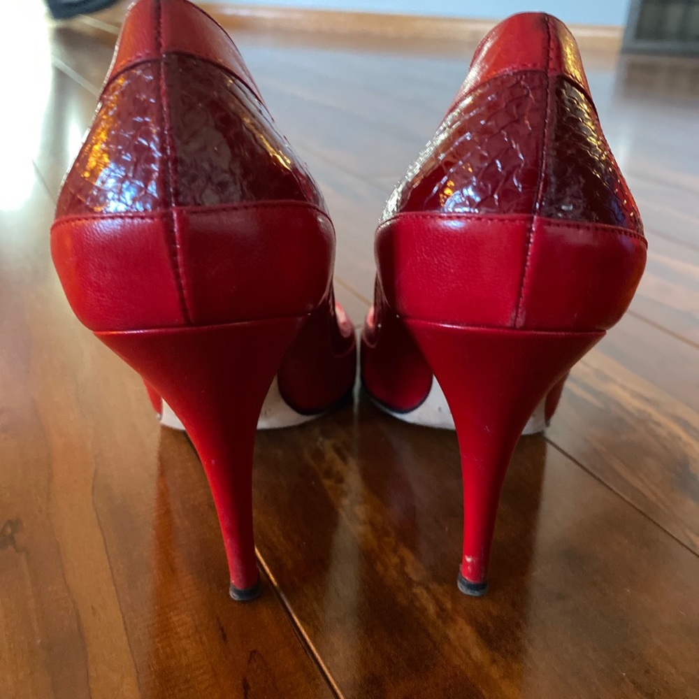 GORGEOUS Previously owned Jimmy Choo Heels - Picture 3 of 8